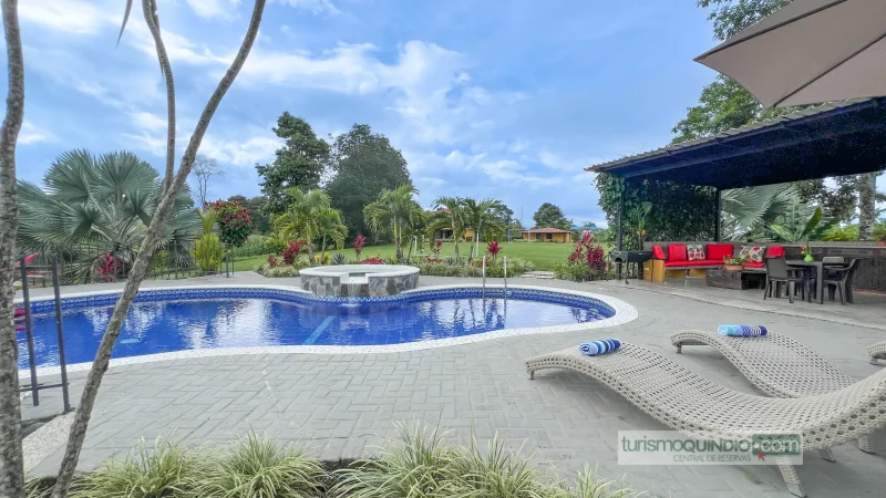 Piscina Finca La Bambusa