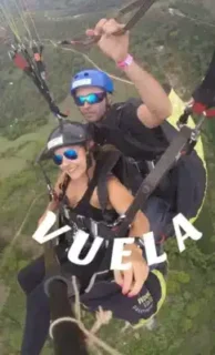 Vuela en parapente por paisajes increíbles, el Eje Cafetero es espectacular desde el Aire, experimente la emoción de un vuelo en Parapente, con toda seguridad !Adicional al parapente, podrá "volar" por encima de bosques y cafetales en los 2 Canopys del Quindio.Y si lo suyo es VOLAR, la experiencia de recorrer el Quindio por aire en un Globo Aerostático, será definitivamente una experiencia para nunca olvidar.